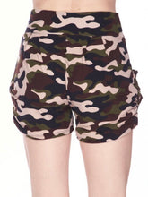 Load image into Gallery viewer, Plus size earth tone camouflage shorts with pockets
