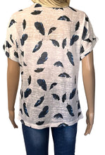 Load image into Gallery viewer, Lightweight loose fitting feather pattern tee
