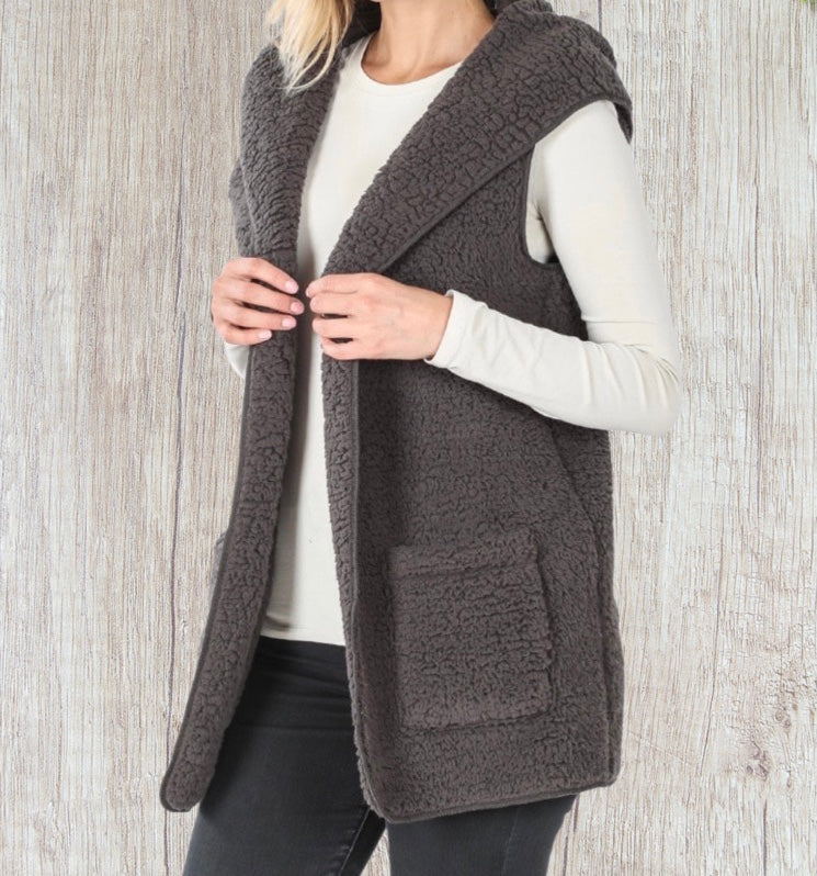 Soft Sherpa hooded vest with pockets