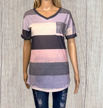 Load image into Gallery viewer, Lightweight color block v neck tee
