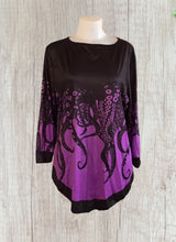 Load image into Gallery viewer, Tunic top with design
