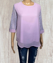 Load image into Gallery viewer, 3/4 sleeve light purple blouse with lace
