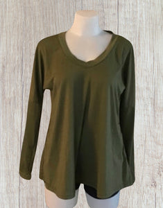 Long sleeve v neck lightweight sweater