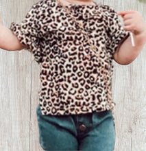 Load image into Gallery viewer, Mom and Me matching leopard print short sleeve top
