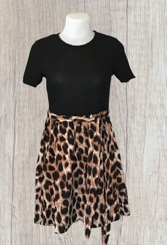 Short sleeve black cheetah dress with belt