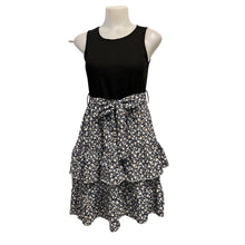 Load image into Gallery viewer, Black floral ruffled dress with belt
