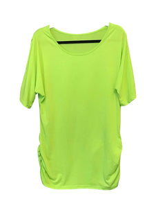 Short sleeve tee with slit on sleeve and ruched sides