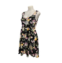 Load image into Gallery viewer, Black floral zippered sleeveless dress
